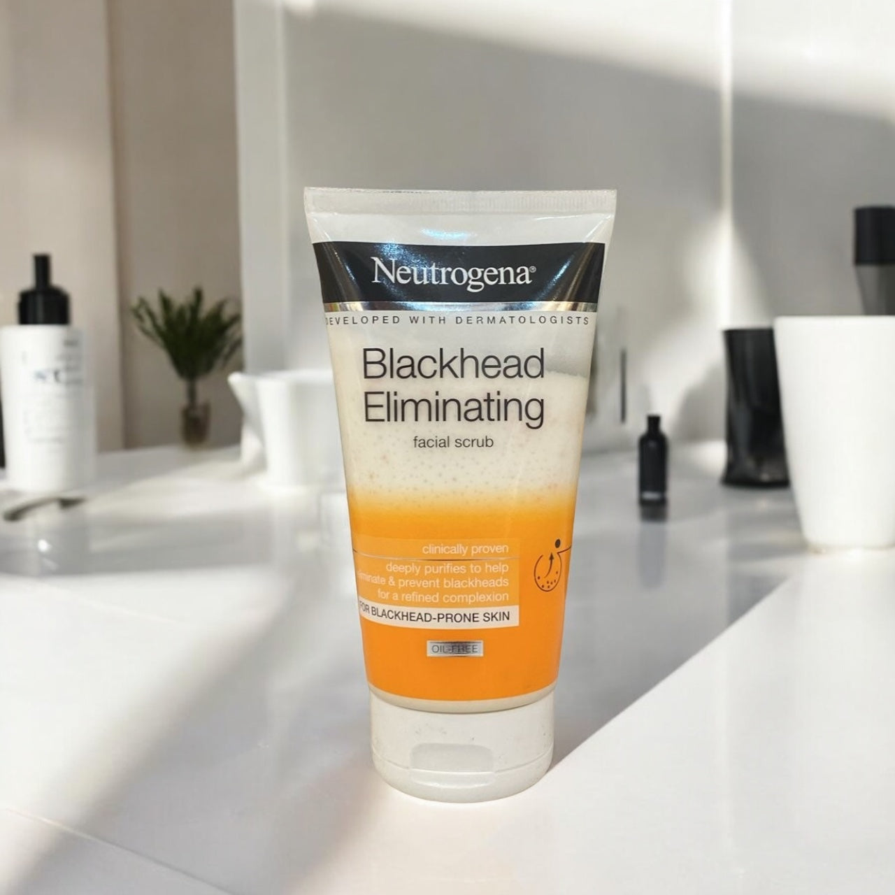 Neutrogena Blackhead Eliminating facial scrub