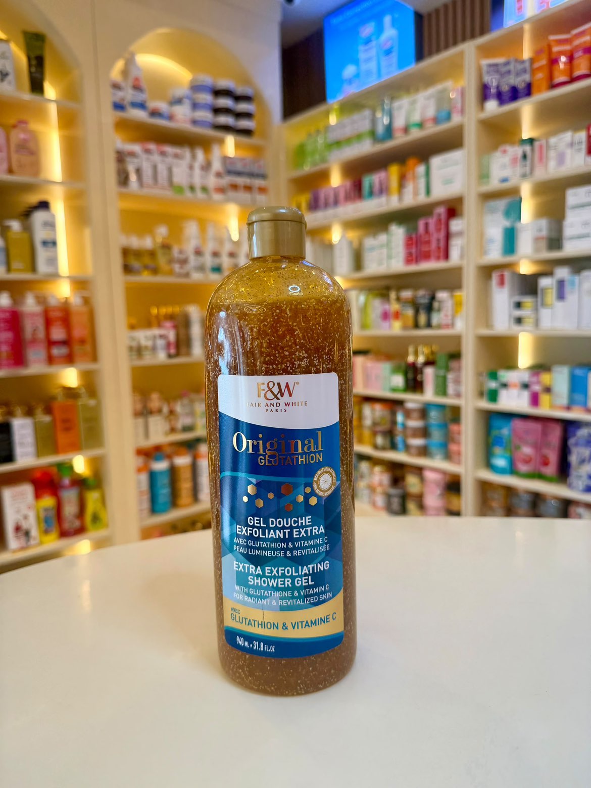 Fair and white extra exfoliating shower gel