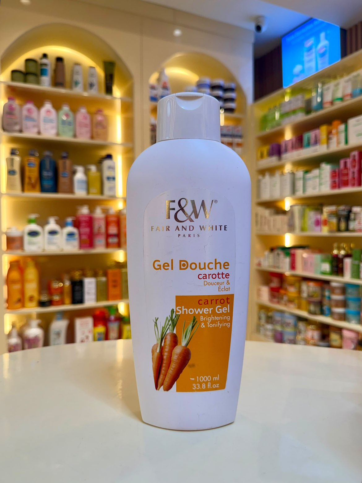 Fair and white gel douche shower gel