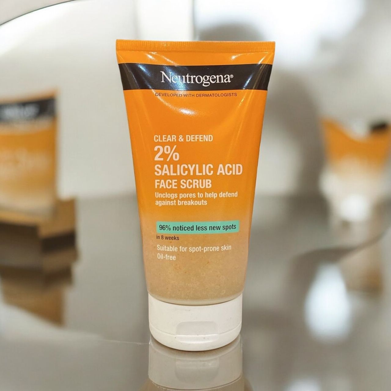 Neutrogena Clear and Defend 2% Salicylic Acid Face Scrub